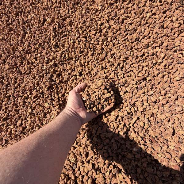 Cracked Gravel 12mm — angular orange cracked gravel
